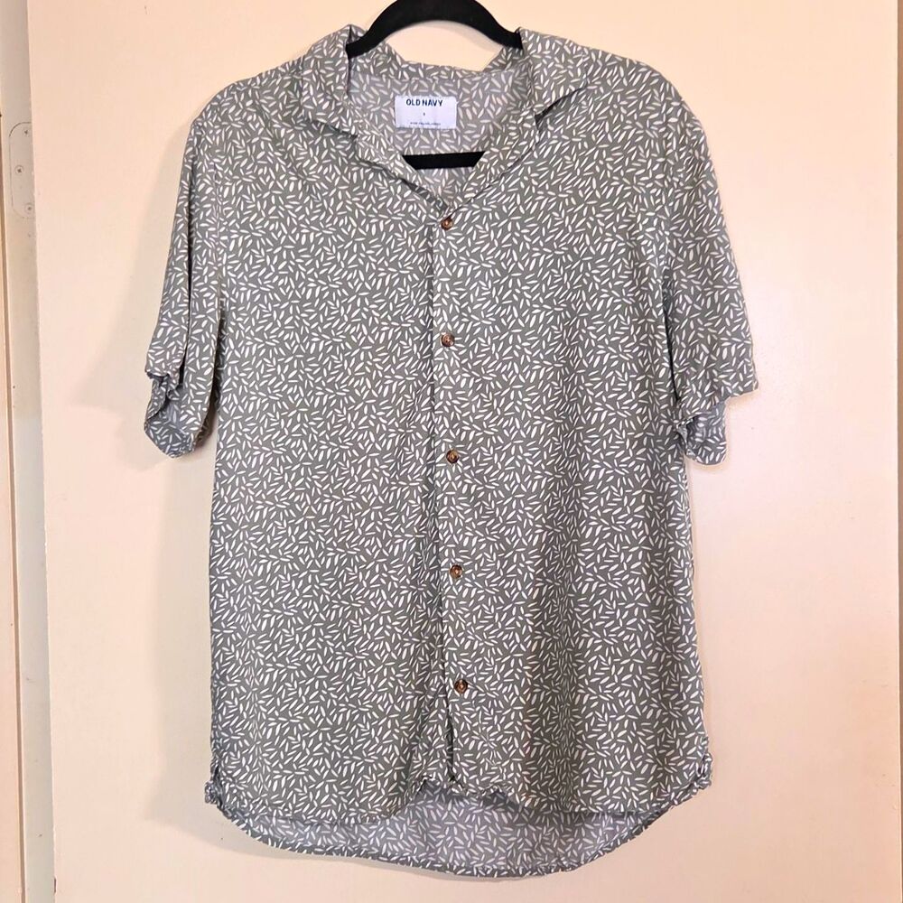 Old Navy Men's Green/White Leaf Print Short Sleeve Point Collar Shirt S